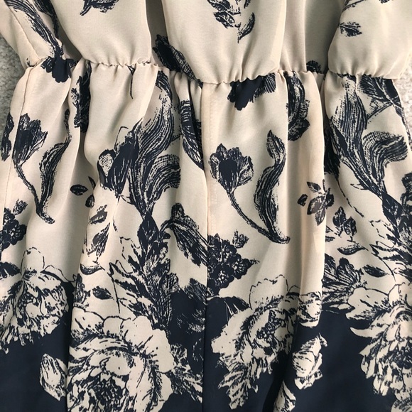 PRICE DROP‼️ SALE❗️Beige and black romper - Picture 3 of 3